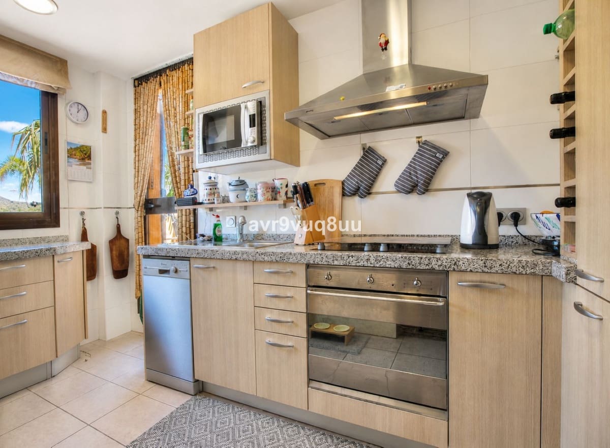 2 slaapkamer Appartement te koop in La Cala de Mijas met zwembad - € 385.000 (Ref: 9971969)