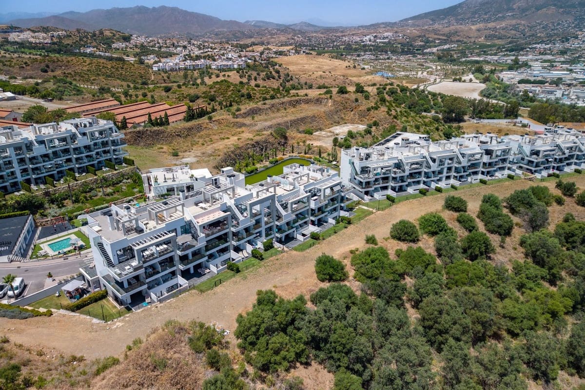2 soverom Leilighet til salgs i Mijas Costa med svømmebasseng garasje - € 329 000 (Ref: 9971970)