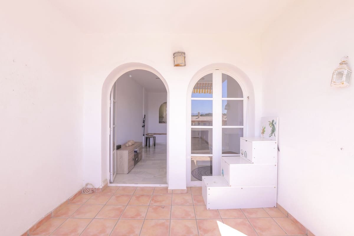 2 soverom Leilighet til salgs i El Faro med svømmebasseng garasje - € 259 000 (Ref: 9971993)