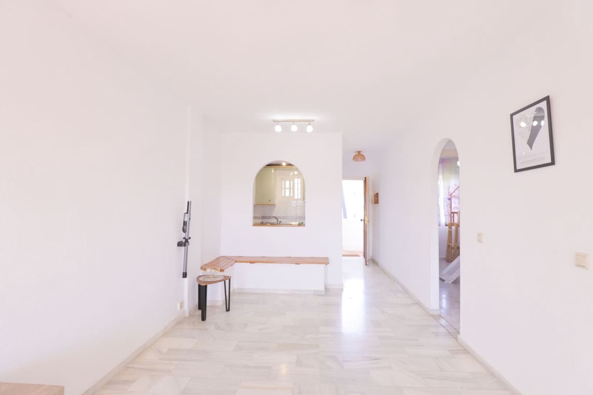 2 soverom Leilighet til salgs i El Faro med svømmebasseng garasje - € 259 000 (Ref: 9971993)