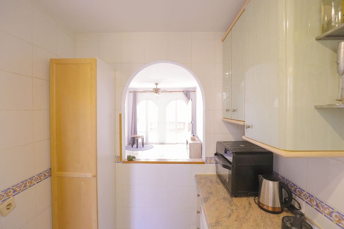 2 soverom Leilighet til salgs i El Faro med svømmebasseng garasje - € 259 000 (Ref: 9971993)