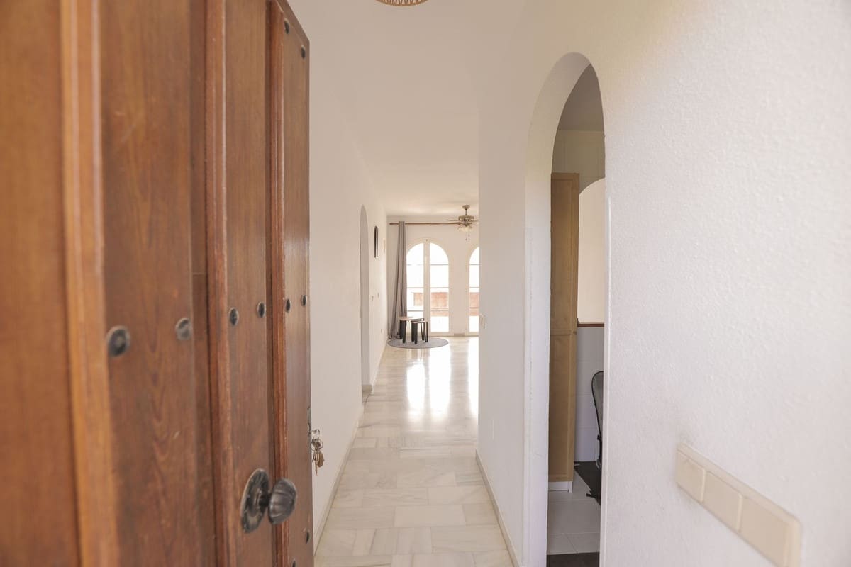 2 soverom Leilighet til salgs i El Faro med svømmebasseng garasje - € 259 000 (Ref: 9971993)