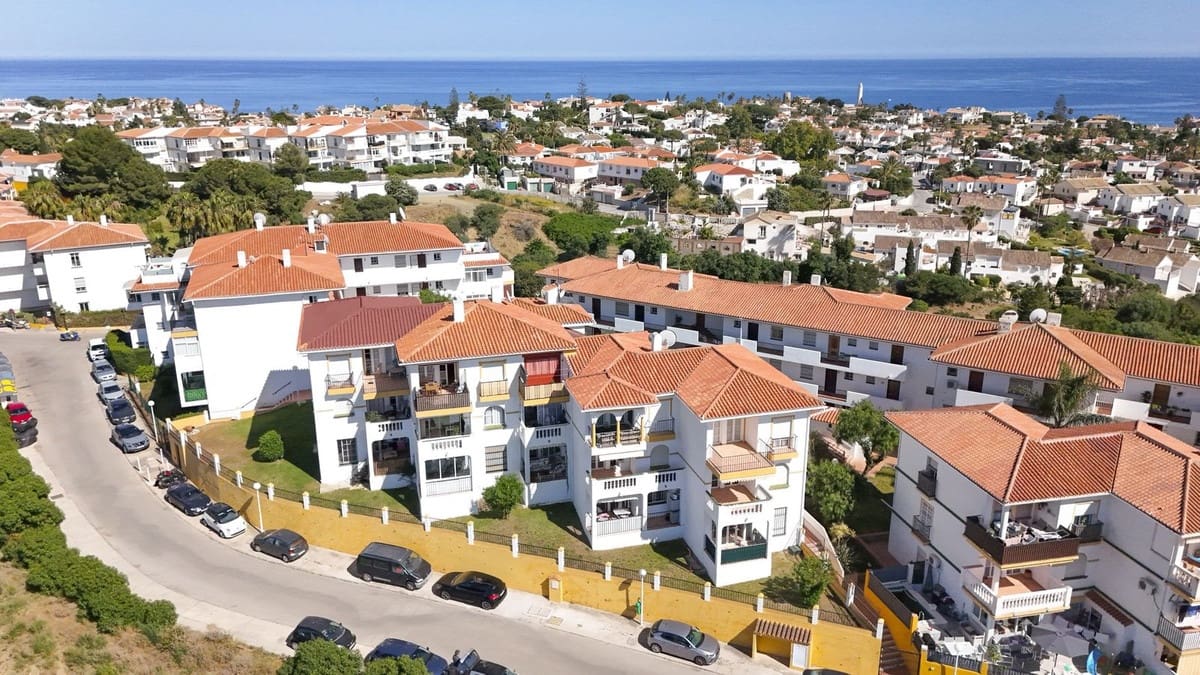 2 soverom Leilighet til salgs i El Faro med svømmebasseng garasje - € 259 000 (Ref: 9971993)