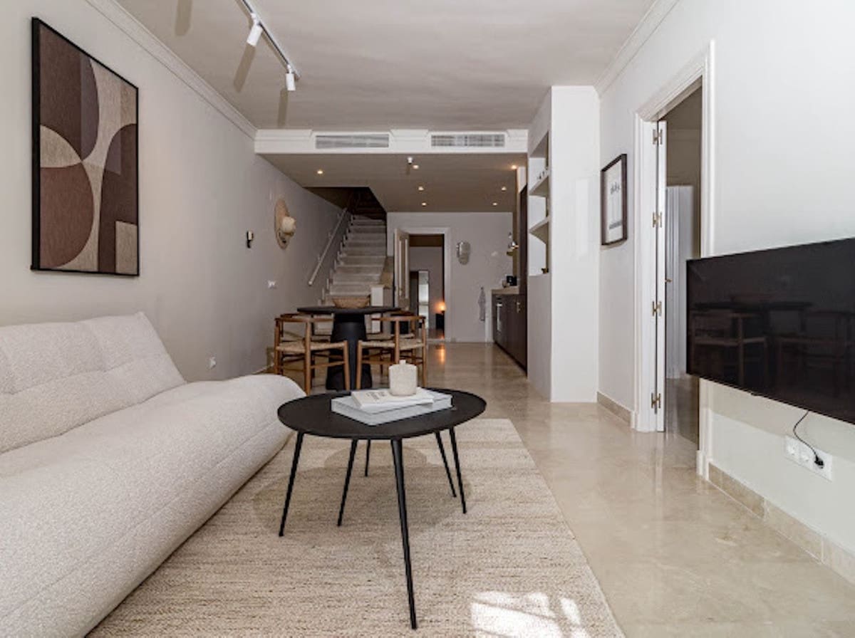 2 soverom Leilighet til salgs i Nueva Andalucia med svømmebasseng - € 394 500 (Ref: 9971996)