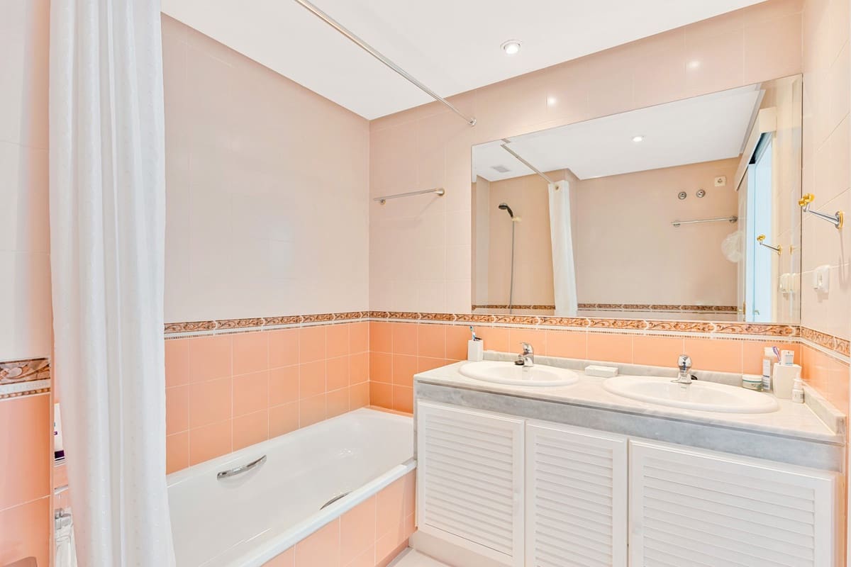 2 bedroom Apartment for sale in Mijas Costa with pool - € 370,000 (Ref: 9971997)