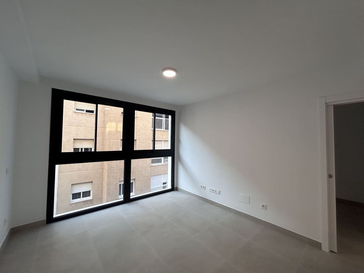 1 slaapkamer Appartement te koop in Estepona - € 299.000 (Ref: 9972001)