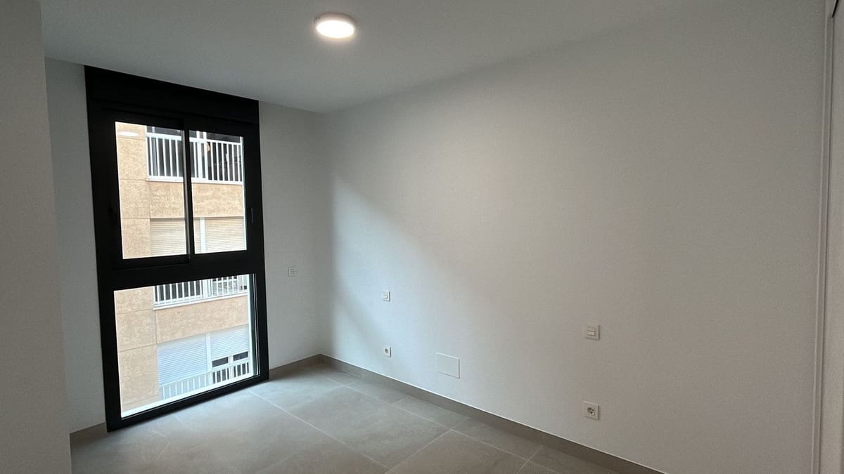 1 slaapkamer Appartement te koop in Estepona - € 299.000 (Ref: 9972001)