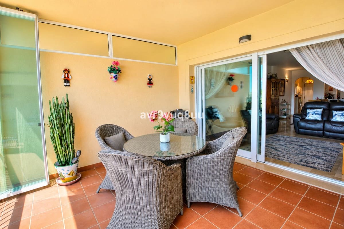 2 slaapkamer Appartement te koop in El Faro met zwembad - € 395.000 (Ref: 9972002)