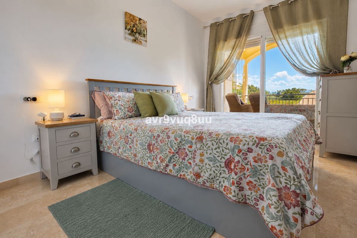 2 slaapkamer Appartement te koop in El Faro met zwembad - € 395.000 (Ref: 9972002)