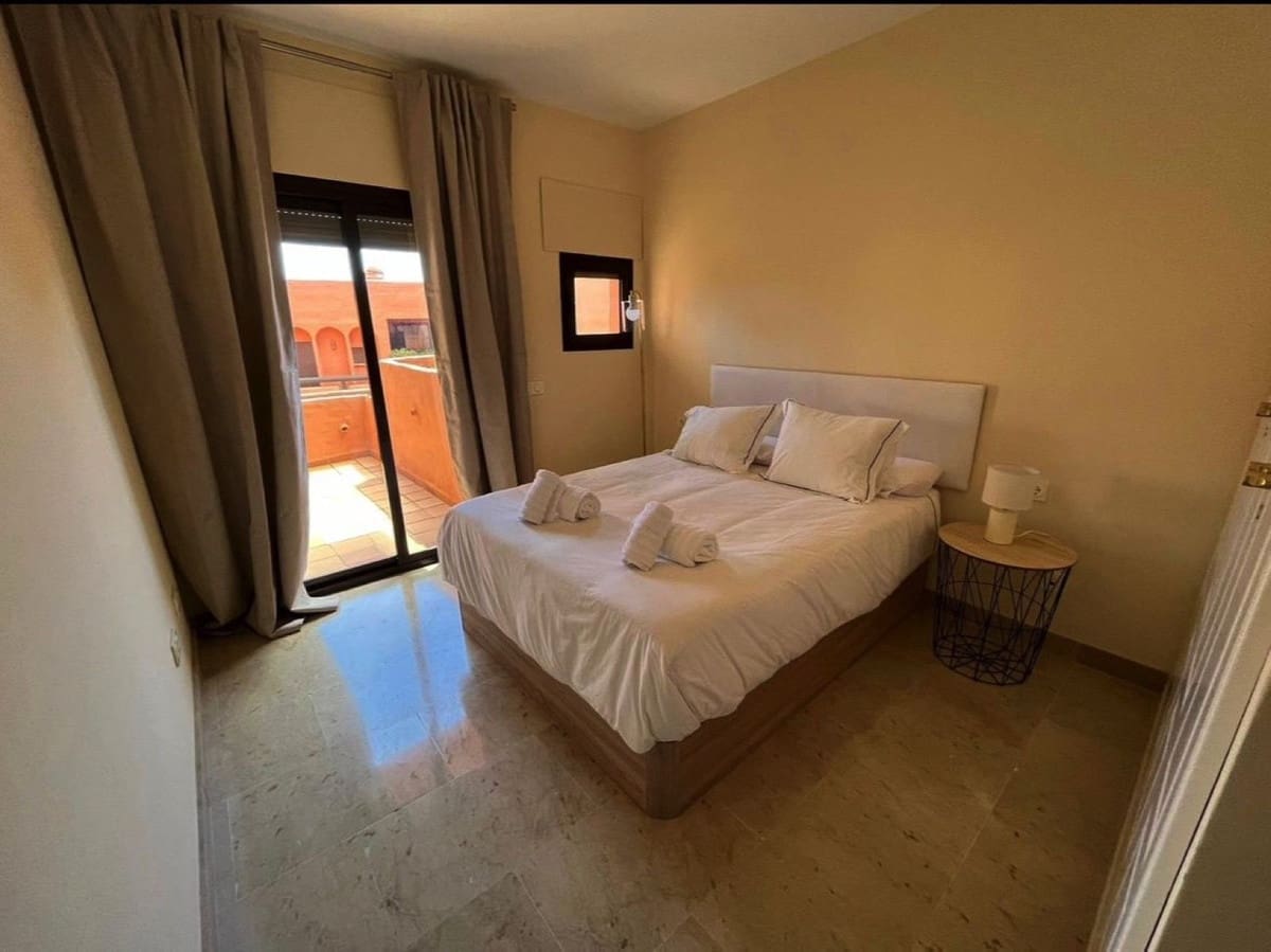 Apartamento de 2 habitaciones en San Luis de Sabinillas en venta con piscina garaje - 281.000 € (Ref: 9972003)
