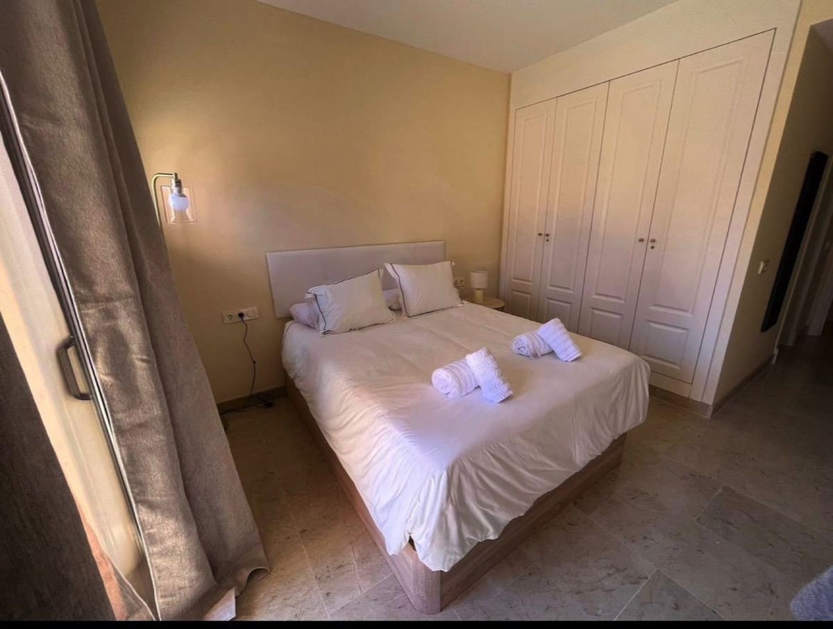 Apartamento de 2 habitaciones en San Luis de Sabinillas en venta con piscina garaje - 281.000 € (Ref: 9972003)