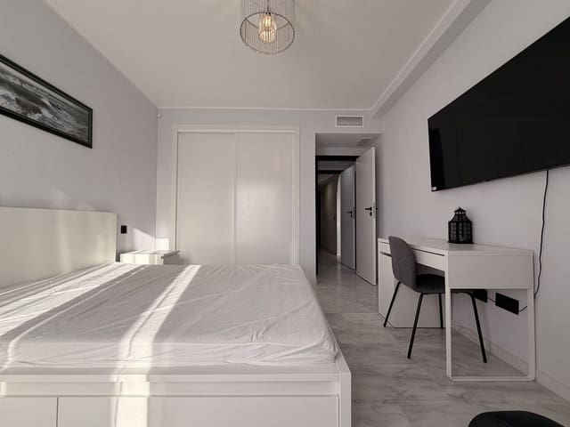 2 soveværelse Lejlighed til salg i La Reserva, Marbella med swimmingpool - € 360.000 (Ref: 9972004)
