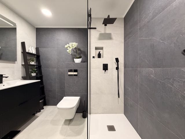 2 soveværelse Lejlighed til salg i La Reserva, Marbella med swimmingpool - € 360.000 (Ref: 9972004)