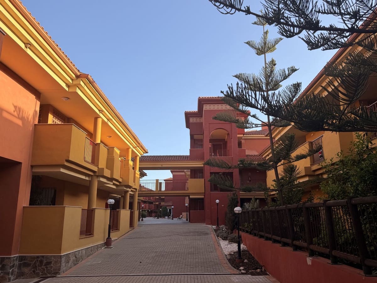 Apartamento de 2 habitaciones en La Reserva en venta con piscina - 360.000 € (Ref: 9972004)