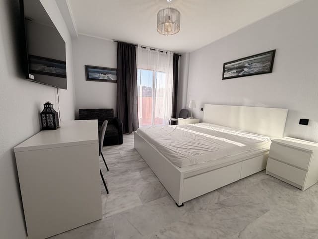 2 soveværelse Lejlighed til salg i La Reserva, Marbella med swimmingpool - € 360.000 (Ref: 9972004)