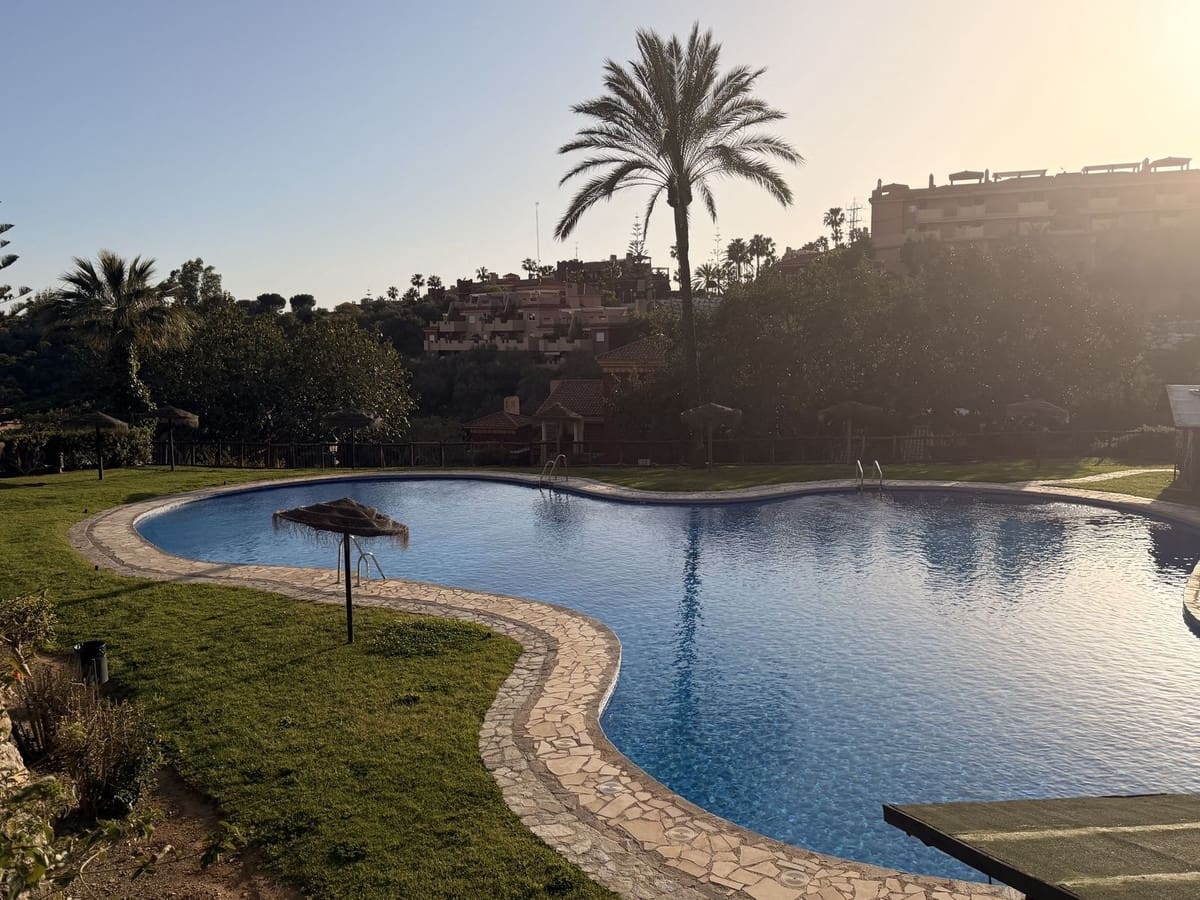 Apartamento de 2 habitaciones en La Reserva en venta con piscina - 360.000 € (Ref: 9972004)