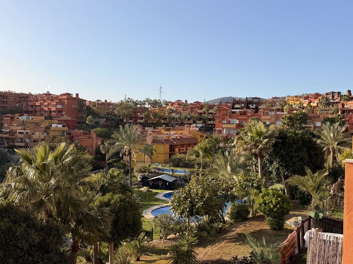 Apartamento de 2 habitaciones en La Reserva en venta con piscina - 360.000 € (Ref: 9972004)
