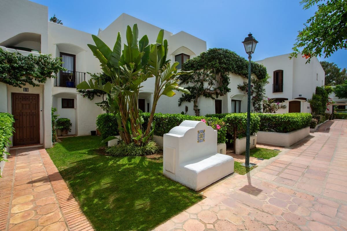 1 soveværelse Lejlighed til salg i Estepona med swimmingpool - € 349.000 (Ref: 9972007)