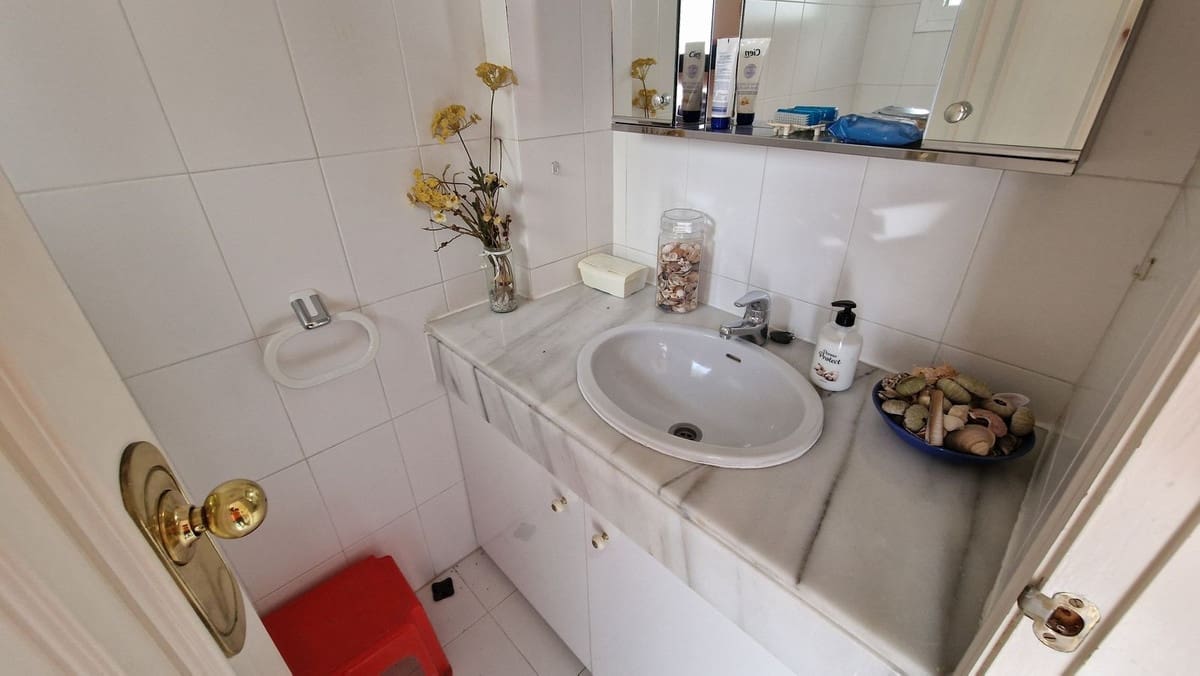 2 soverom Leilighet til salgs i Riviera del Sol med svømmebasseng garasje - € 315 000 (Ref: 9972010)