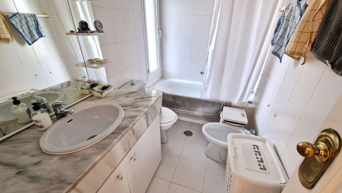 2 soverom Leilighet til salgs i Riviera del Sol med svømmebasseng garasje - € 315 000 (Ref: 9972010)