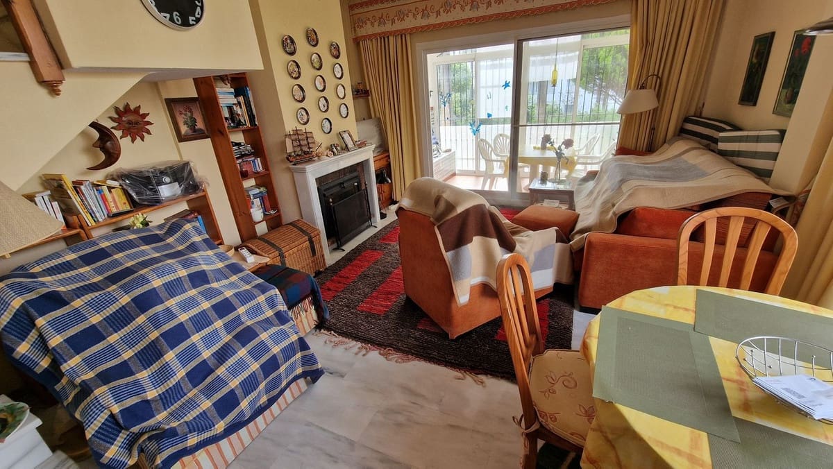 2 soverom Leilighet til salgs i Riviera del Sol med svømmebasseng garasje - € 315 000 (Ref: 9972010)