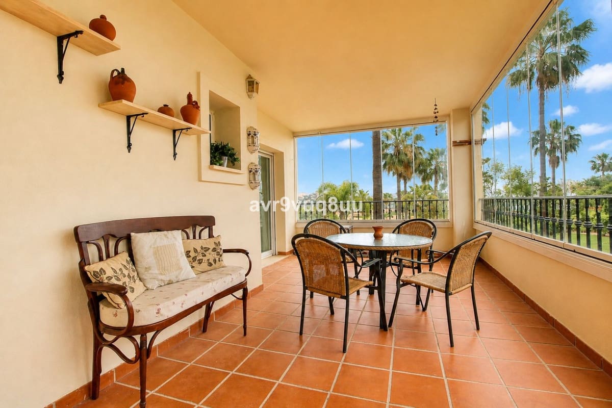 2 soverom Leilighet til salgs i Mijas Golf med svømmebasseng garasje - € 359 000 (Ref: 9972011)