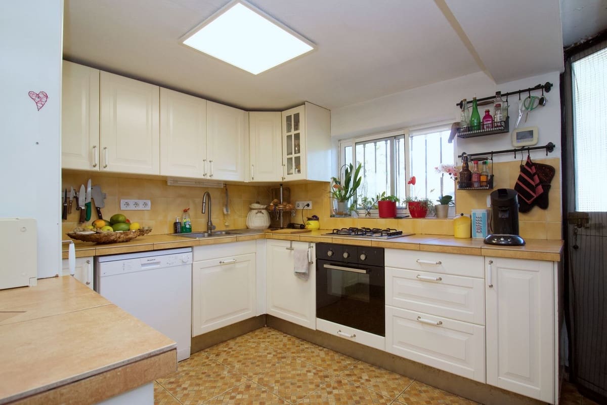 5 slaapkamer Halfvrijstaande villa te koop in Coin met zwembad - € 370.000 (Ref: 9972012)