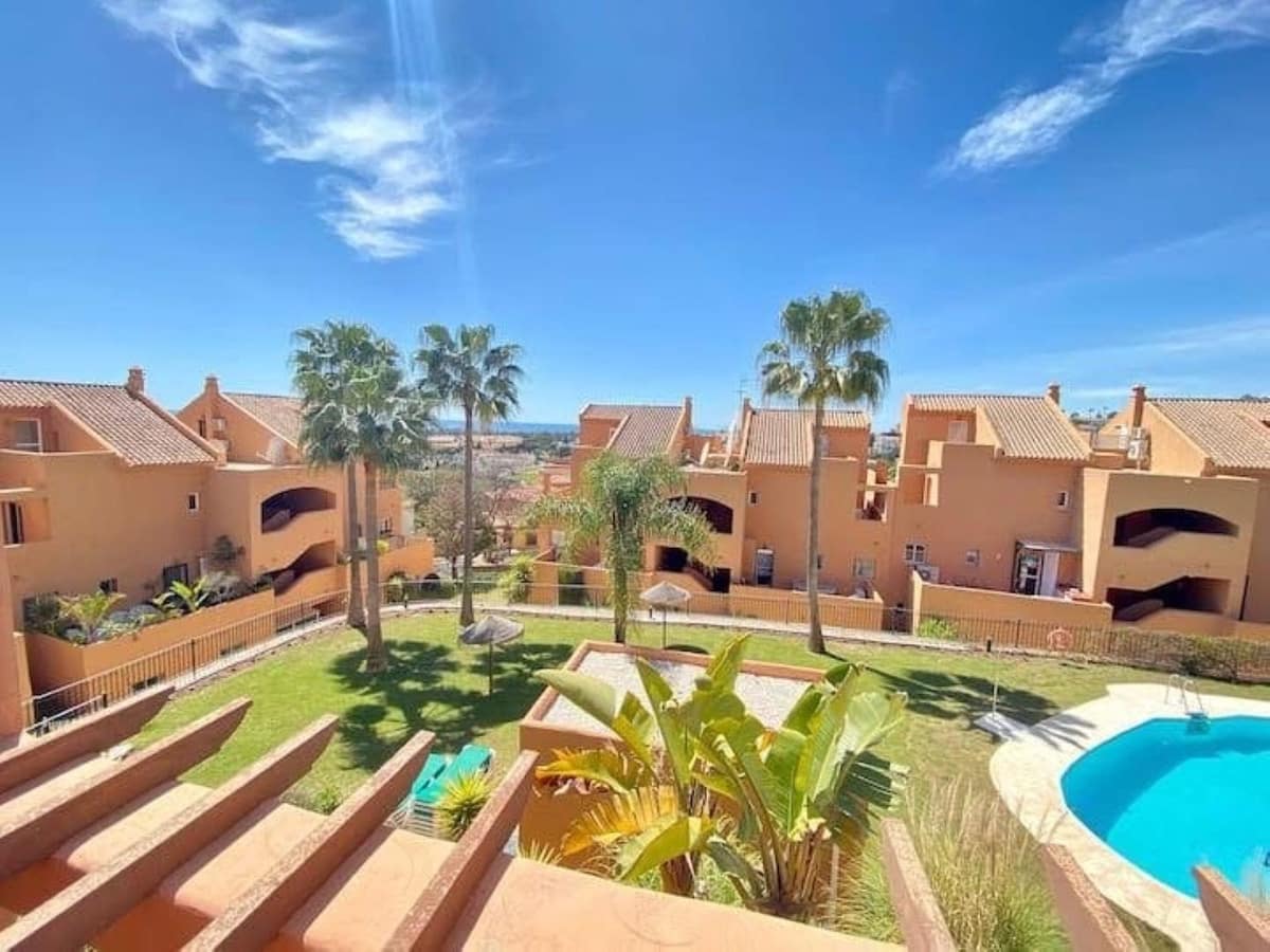 1 bedroom Apartment for sale in Elviria with pool - € 299,000 (Ref: 9972022)