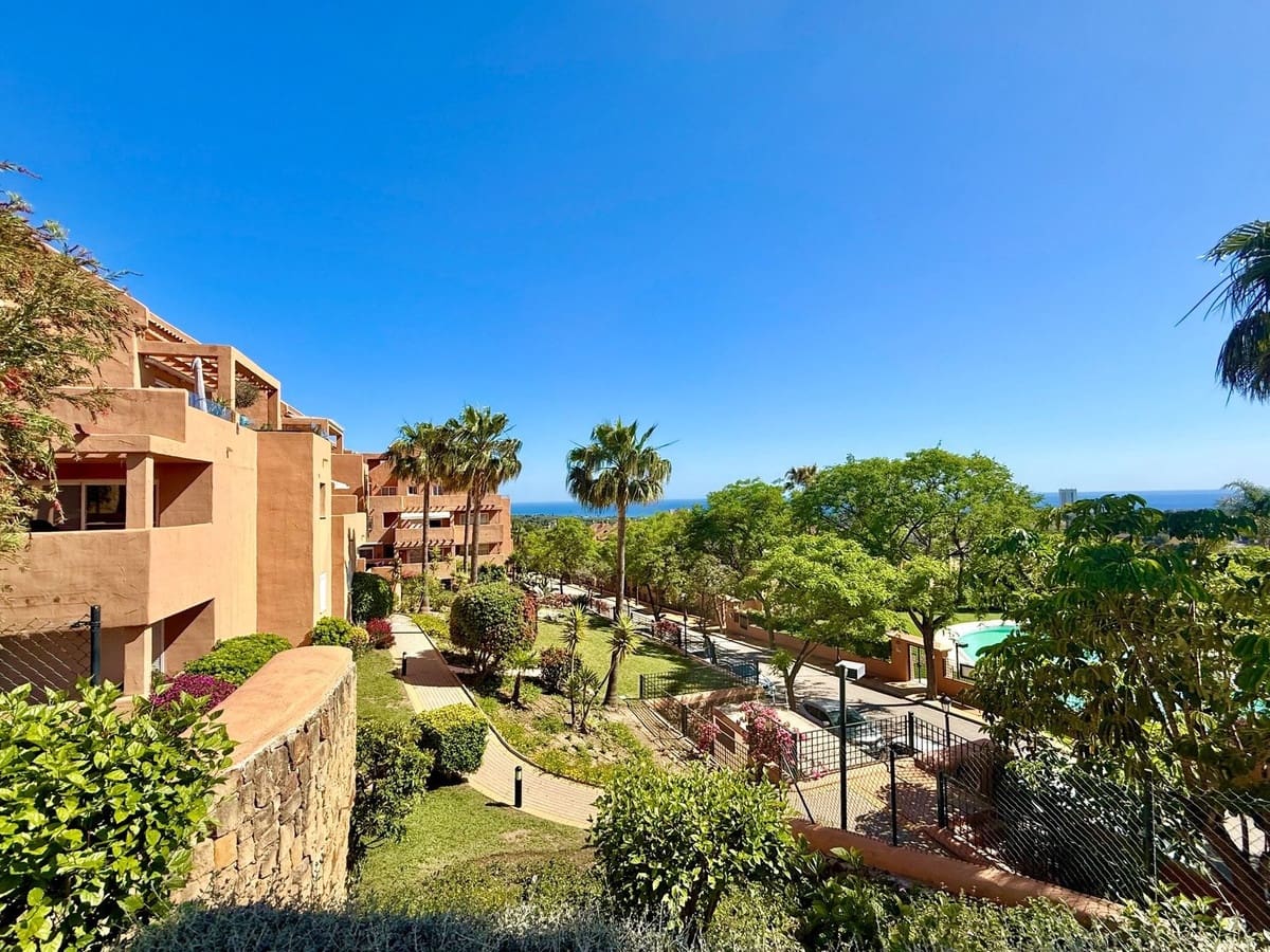 1 bedroom Apartment for sale in Elviria with pool - € 299,000 (Ref: 9972022)