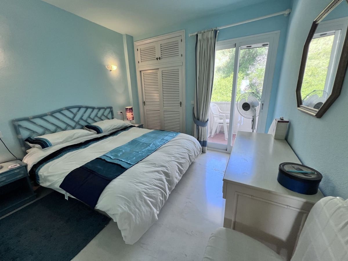 Apartamento de 2 habitaciones en Calahonda en venta con piscina - 380.000 € (Ref: 9972026)