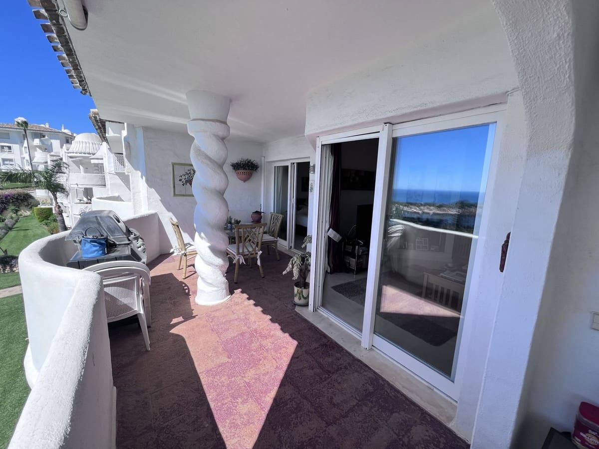 Apartamento de 2 habitaciones en Calahonda en venta con piscina - 380.000 € (Ref: 9972026)