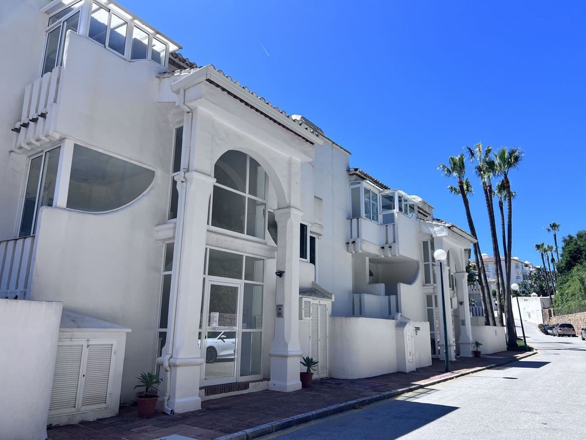 Apartamento de 2 habitaciones en Calahonda en venta con piscina - 380.000 € (Ref: 9972026)