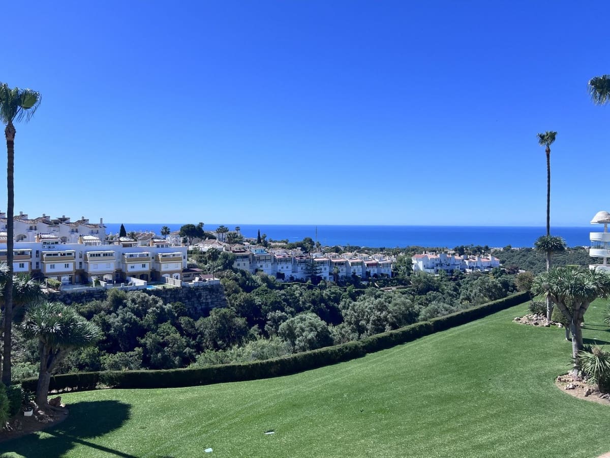 Apartamento de 2 habitaciones en Calahonda en venta con piscina - 380.000 € (Ref: 9972026)