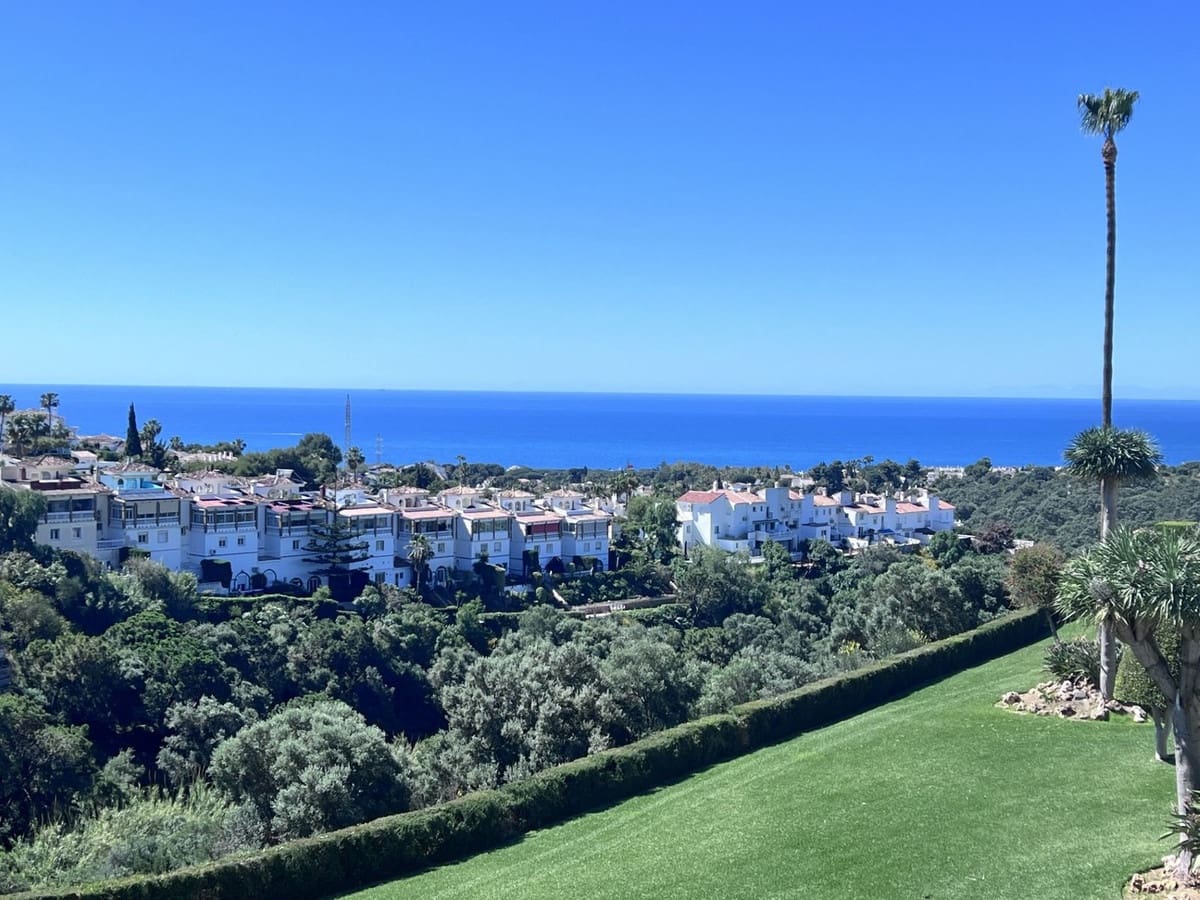 Apartamento de 2 habitaciones en Calahonda en venta con piscina - 380.000 € (Ref: 9972026)