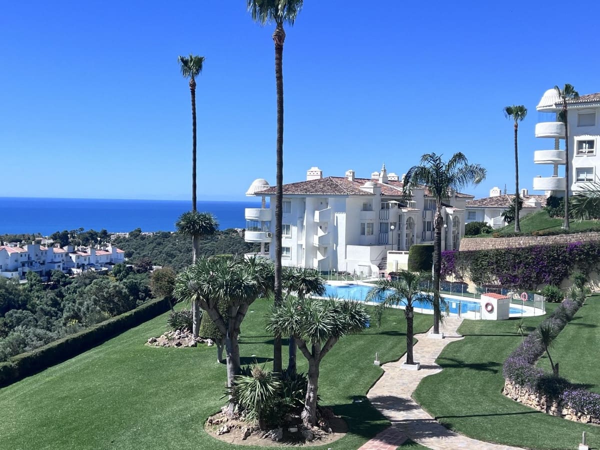 Apartamento de 2 habitaciones en Calahonda en venta con piscina - 380.000 € (Ref: 9972026)