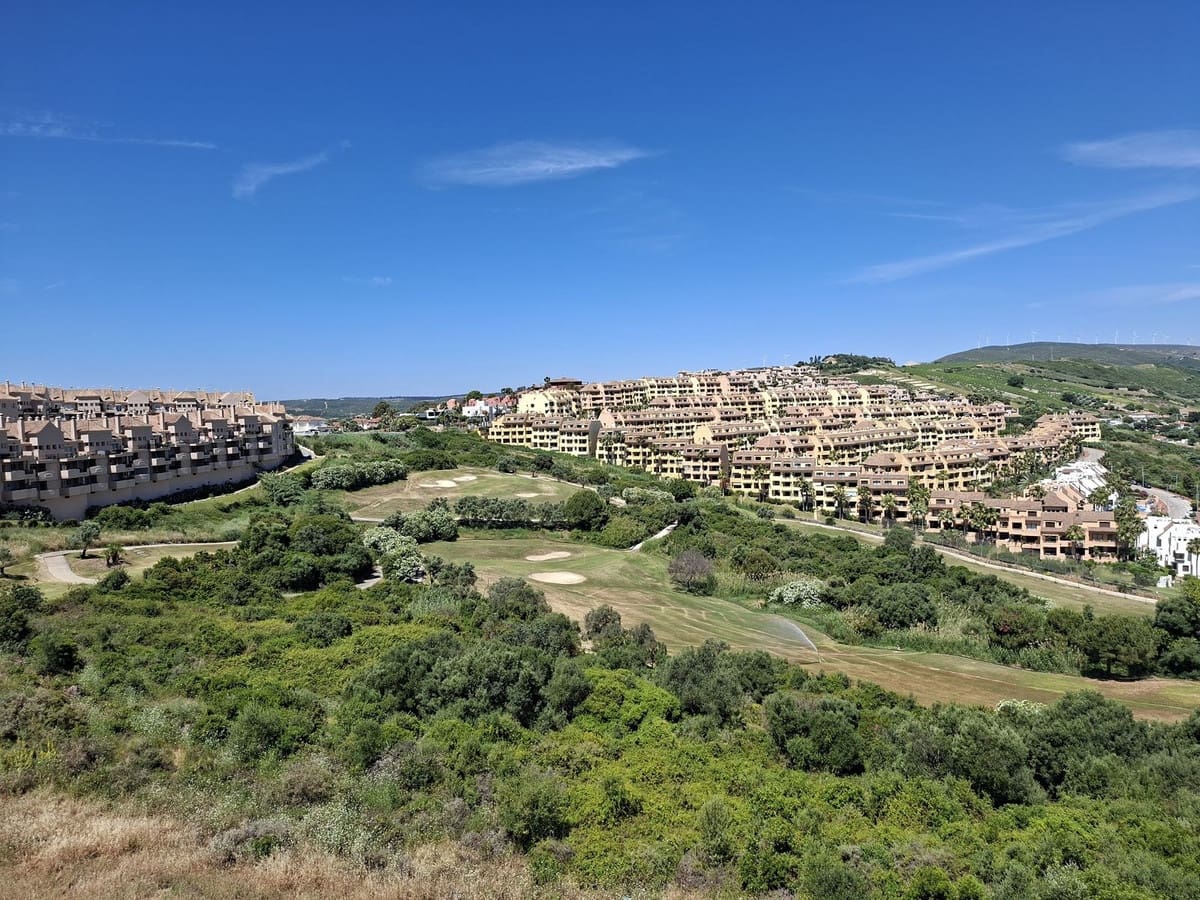 3 bedroom Apartment for sale in La Duquesa / Puerto de la Duquesa with pool garage - € 325,000 (Ref: 9972040)