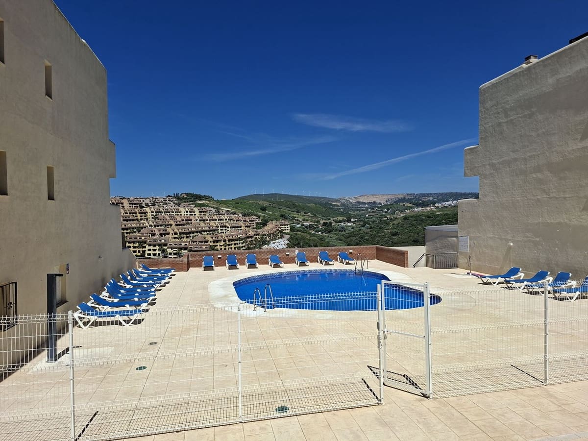 3 bedroom Apartment for sale in La Duquesa / Puerto de la Duquesa with pool garage - € 325,000 (Ref: 9972040)