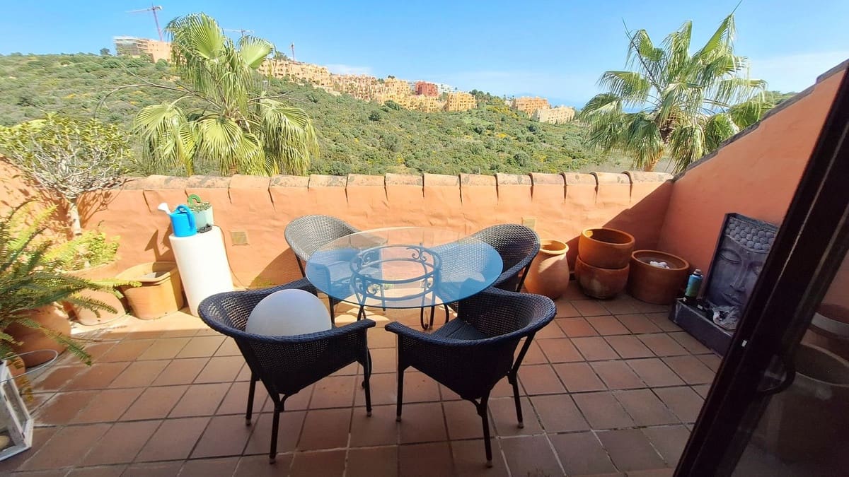 2 bedroom Apartment for sale in La Duquesa / Puerto de la Duquesa with pool garage - € 399,000 (Ref: 9972041)