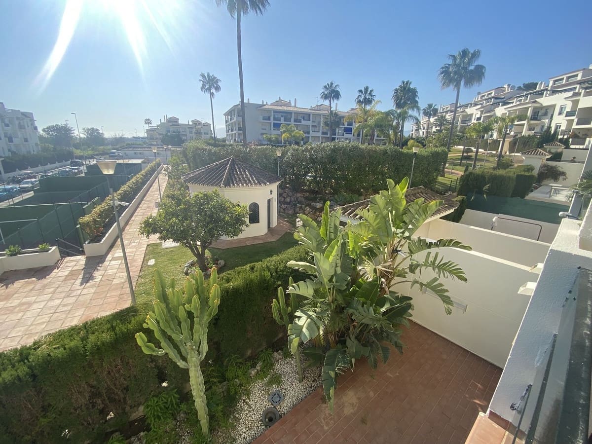 2 slaapkamer Appartement te koop in Nueva Andalucia met zwembad - € 370.000 (Ref: 9972044)