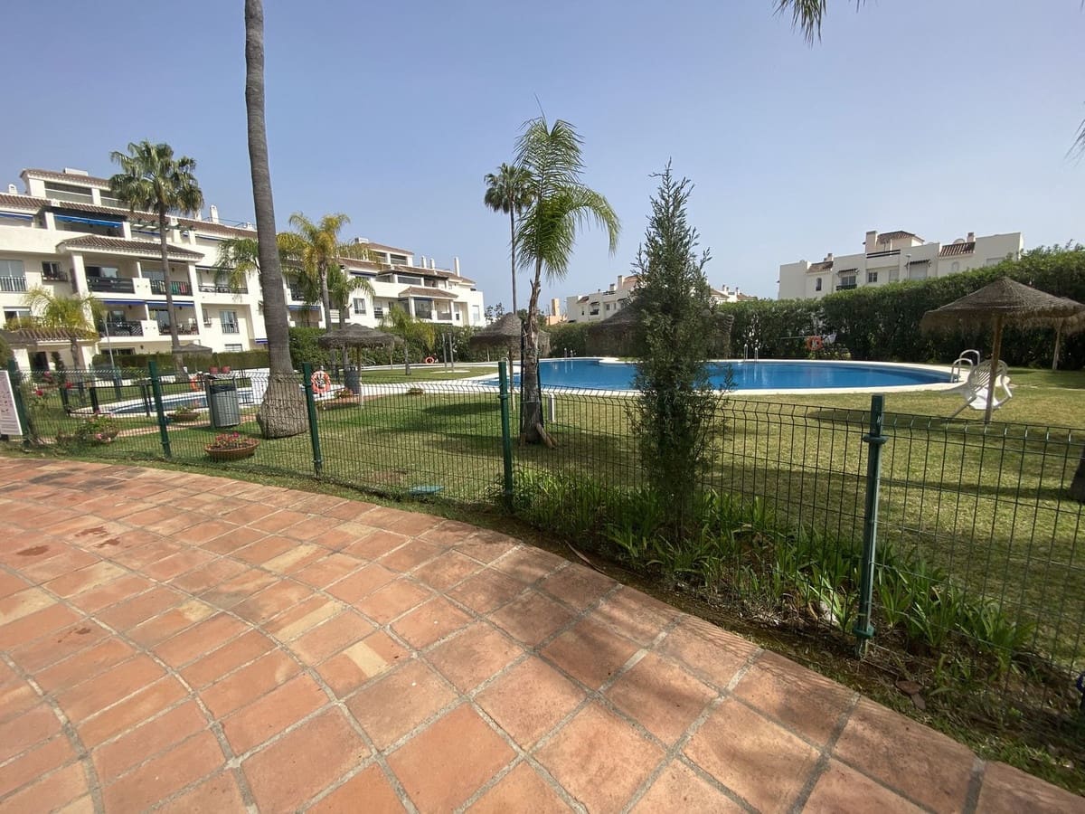 2 slaapkamer Appartement te koop in Nueva Andalucia met zwembad - € 370.000 (Ref: 9972044)