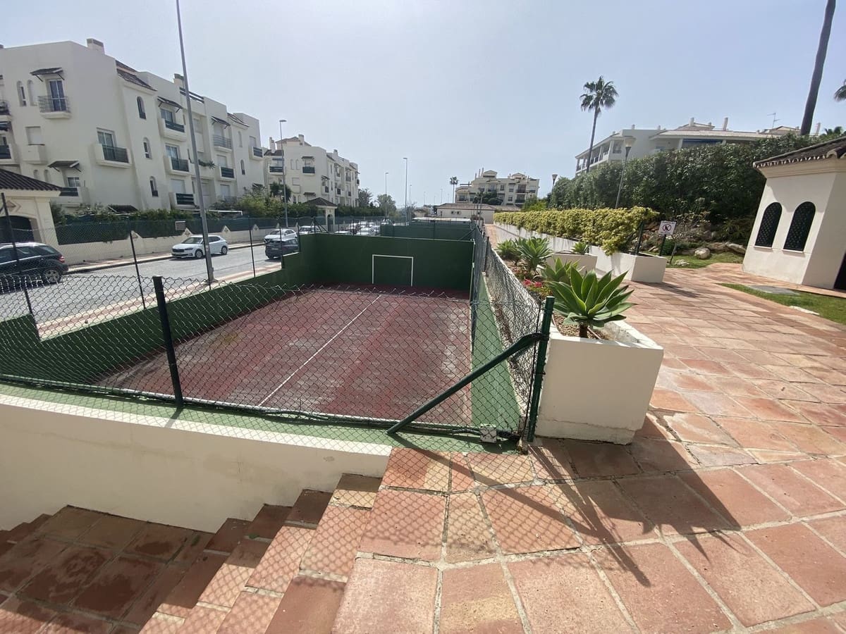 2 slaapkamer Appartement te koop in Nueva Andalucia met zwembad - € 370.000 (Ref: 9972044)