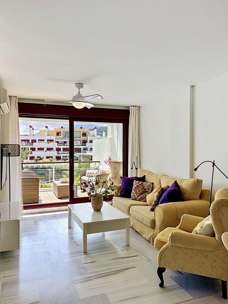 2 soverom Leilighet til salgs i New Golden Mile med svømmebasseng - € 349 000 (Ref: 9972047)