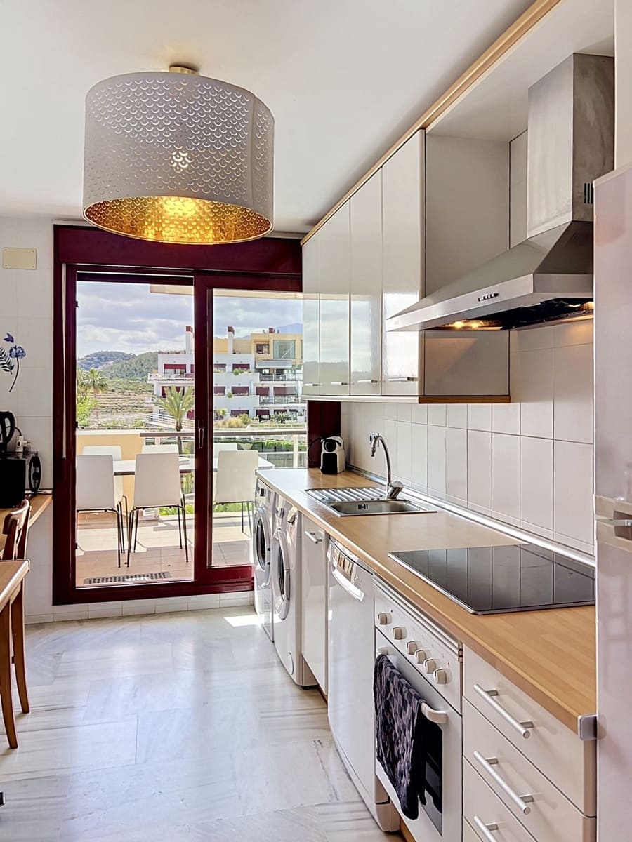 2 soverom Leilighet til salgs i New Golden Mile med svømmebasseng - € 349 000 (Ref: 9972047)