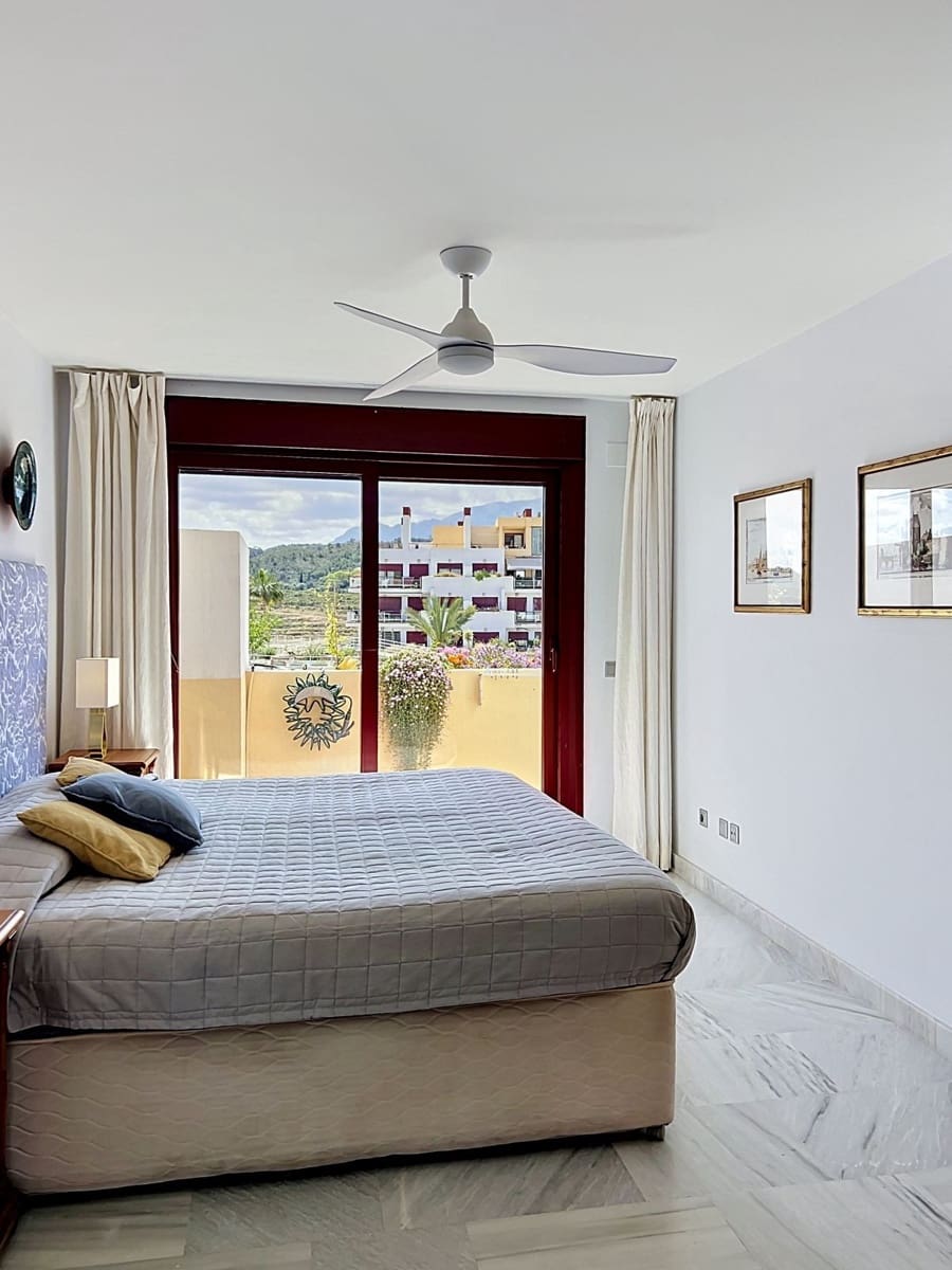 2 soverom Leilighet til salgs i New Golden Mile med svømmebasseng - € 349 000 (Ref: 9972047)