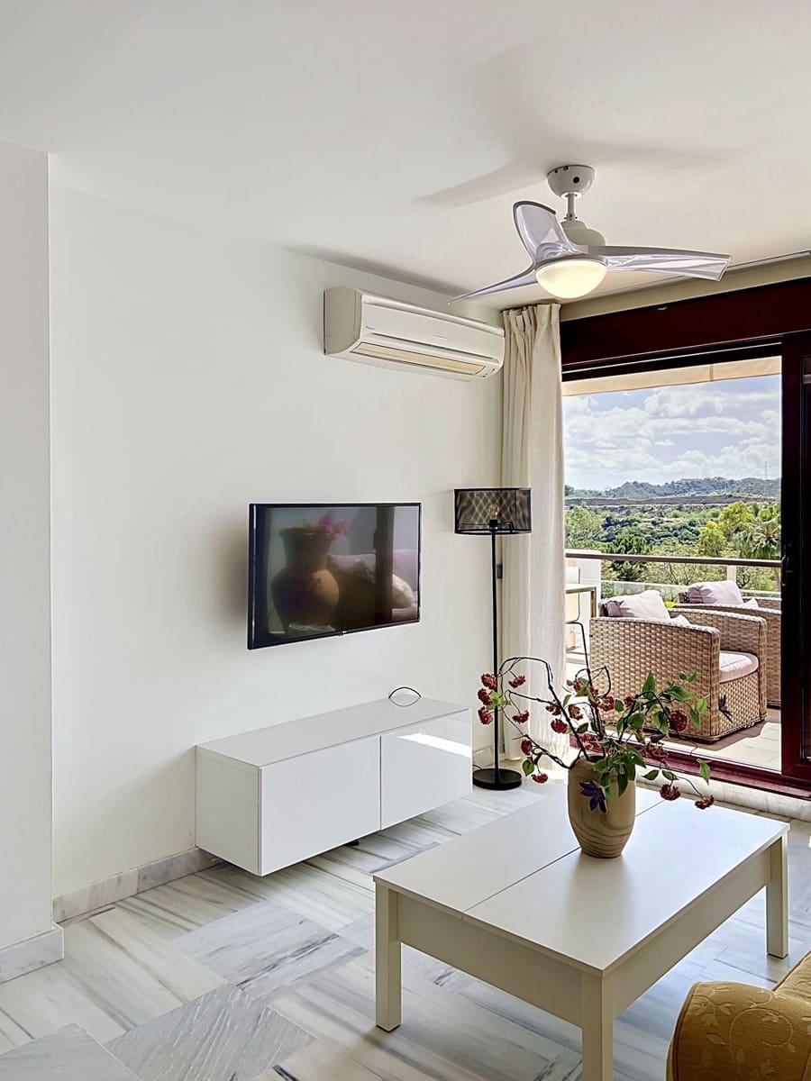 2 soverom Leilighet til salgs i New Golden Mile med svømmebasseng - € 349 000 (Ref: 9972047)