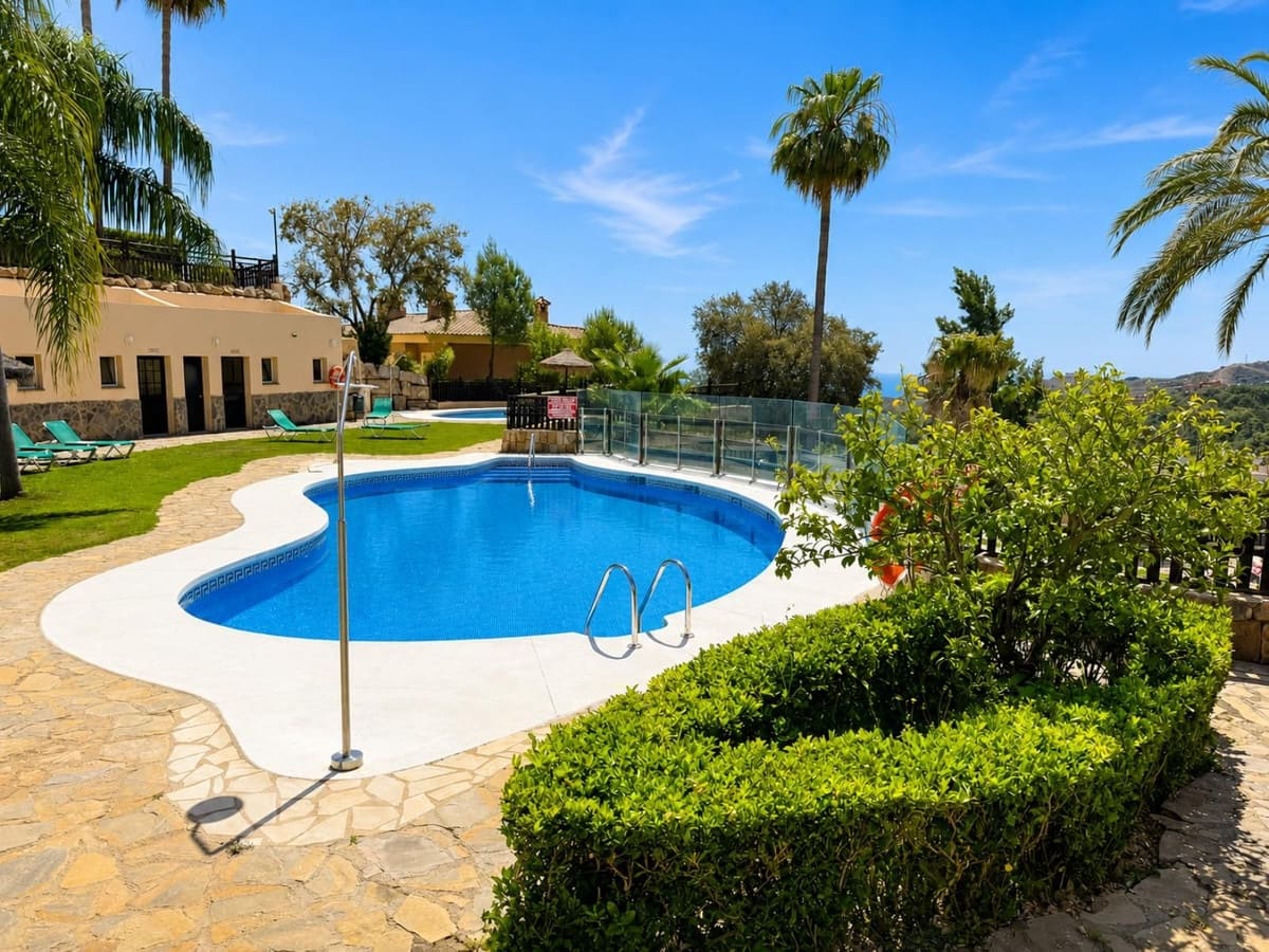 2 soveværelse Lejlighed til salg i La Mairena med swimmingpool - € 369.000 (Ref: 9972056)