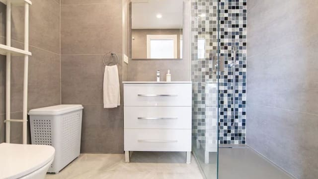 1 makuuhuone Huoneisto myytävänä paikassa Marbella mukana uima-altaan - 395 000 € (Ref: 9972057)
