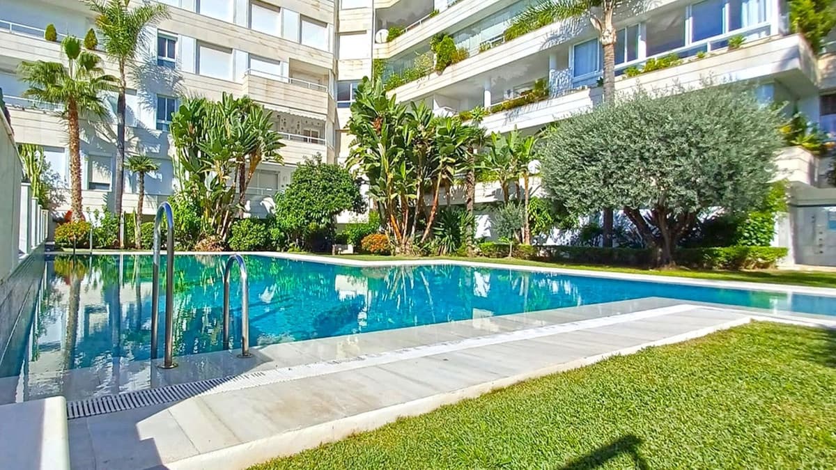 1 makuuhuone Huoneisto myytävänä paikassa Marbella mukana uima-altaan - 395 000 € (Ref: 9972057)