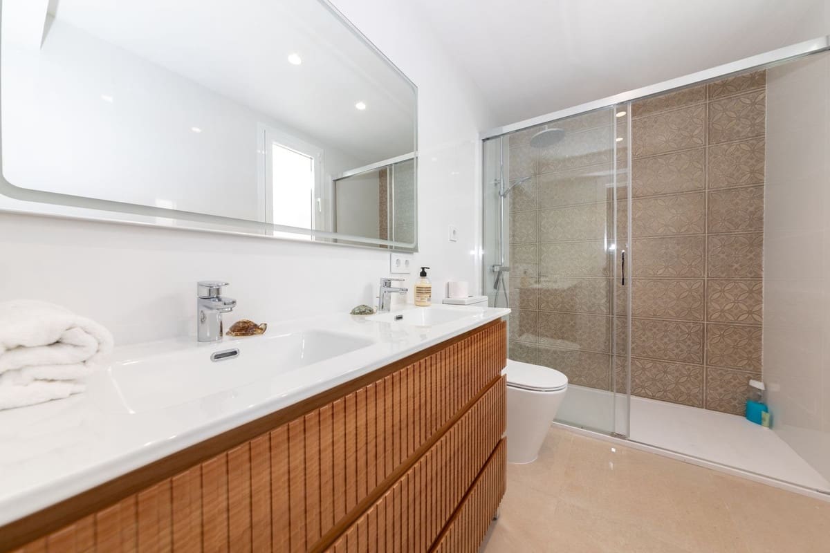 2 bedroom Townhouse for sale in Nueva Andalucia - € 399,000 (Ref: 9972059)