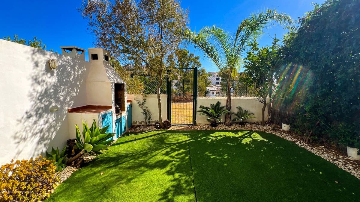 2 soveværelse Lejlighed til salg i La Cala de Mijas med swimmingpool - € 339.950 (Ref: 9972061)